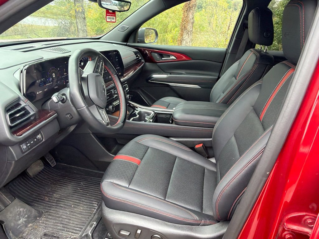 Used 2026 Chevrolet Traverse RS w/ LPO, Floor Liner Package AWD/4WD image 4