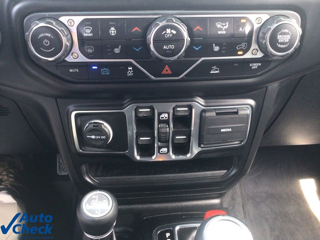 Used 2022 Jeep Wrangler Unlimited Sahara w/ Cold Weather Group image 28