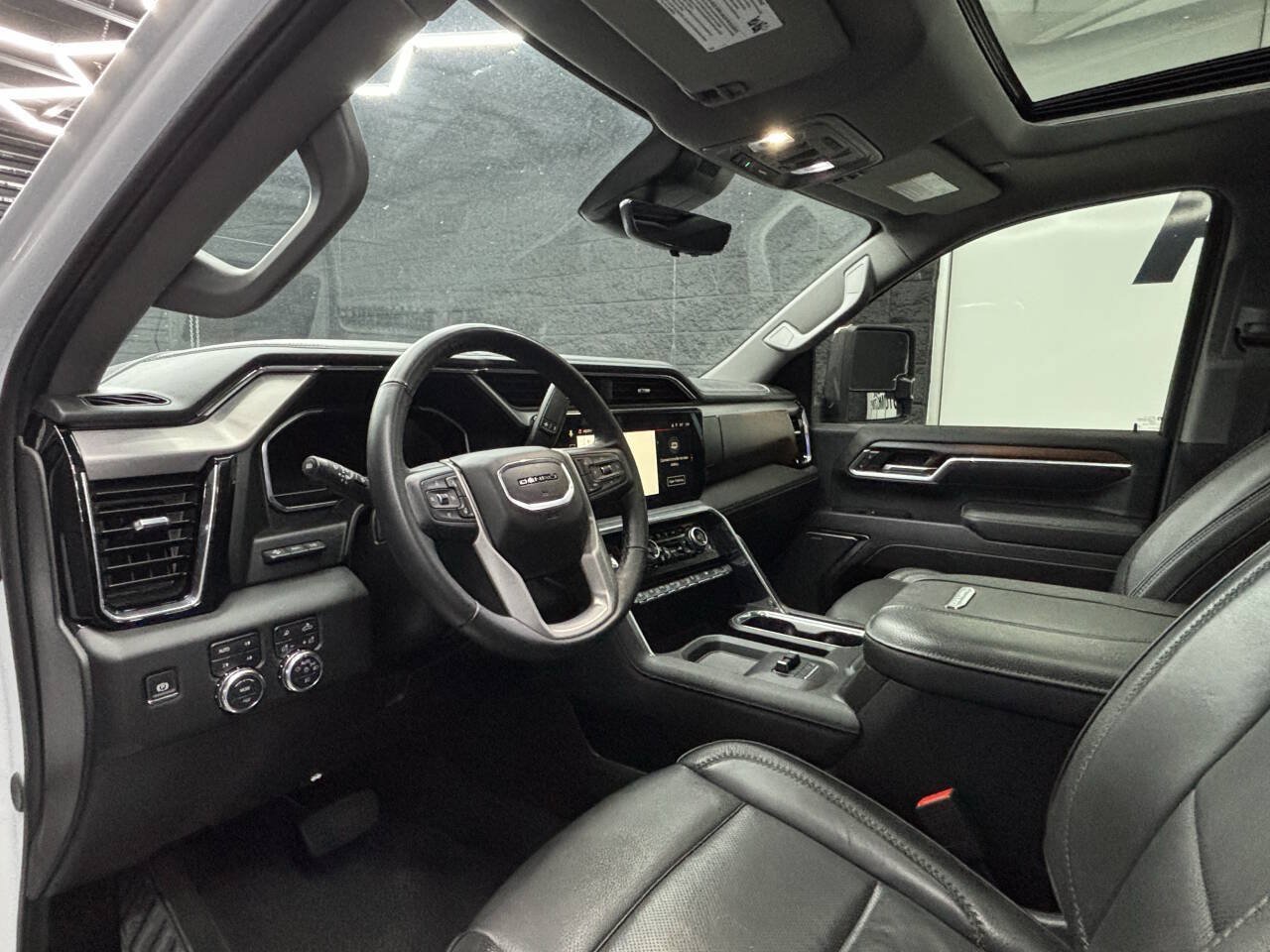 Used 2025 GMC Sierra 3500 Denali w/ Denali Reserve Package AWD/4WD image 16