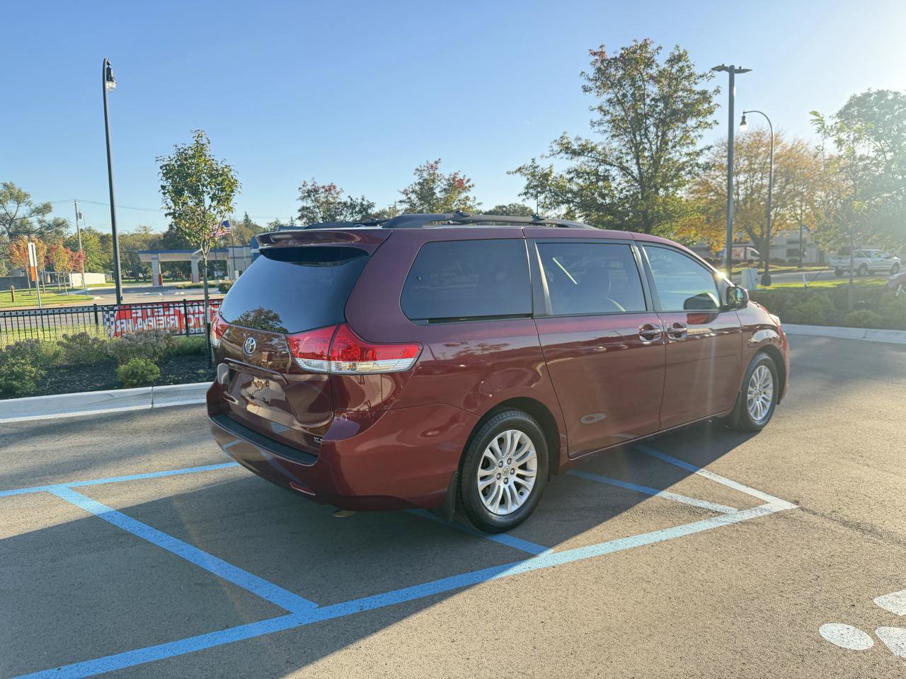 Used 2012 Toyota Sienna XLE FWD image 5