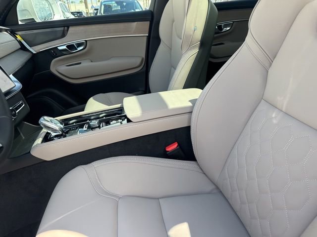 New 2026 Volvo XC90 B6 Plus w/ Protection Package Premier image 16