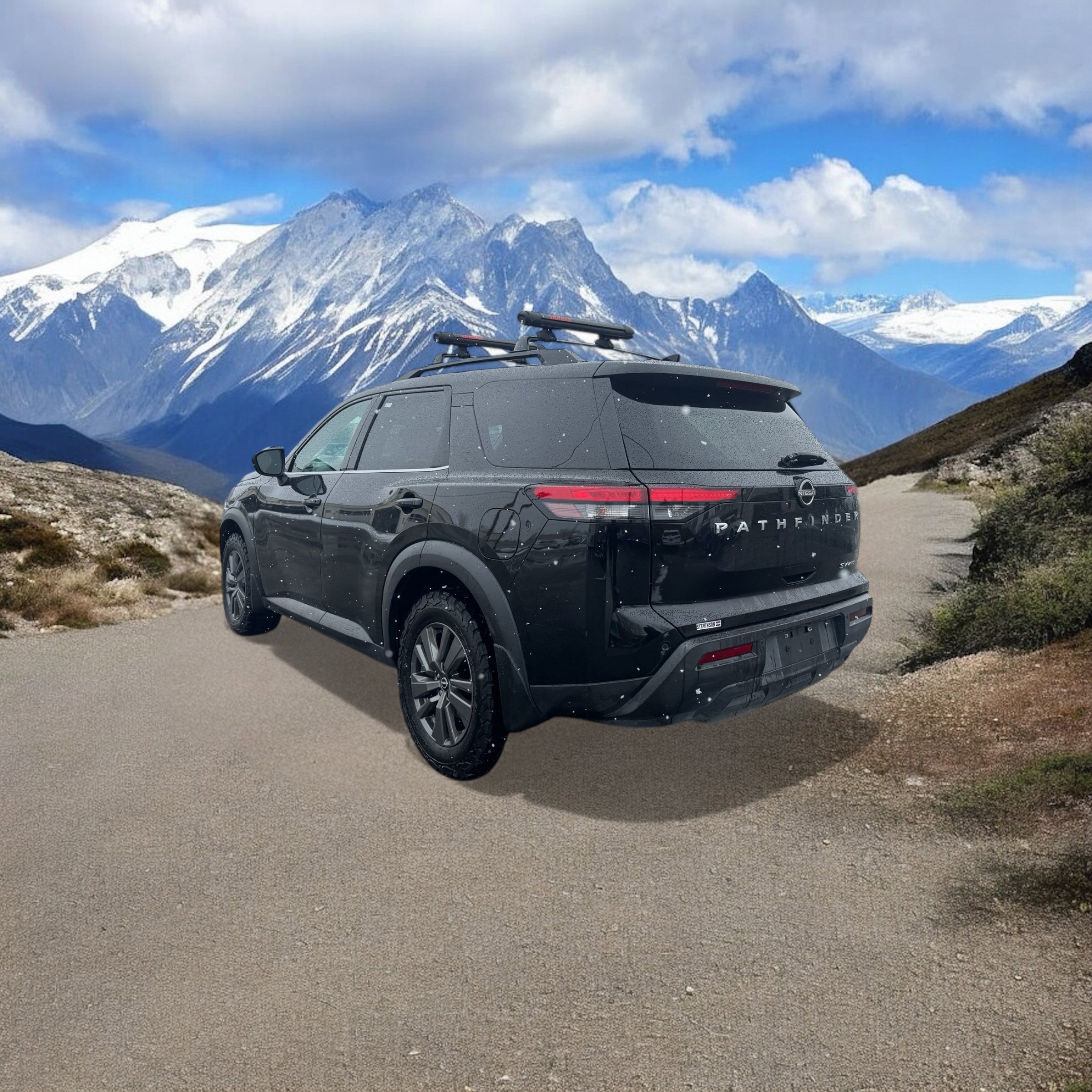 Used 2022 Nissan Pathfinder SV image 3