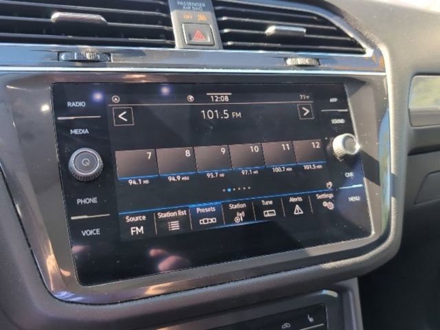 Used 2022 Volkswagen Tiguan SE w/ Panoramic Sunroof Package image 14