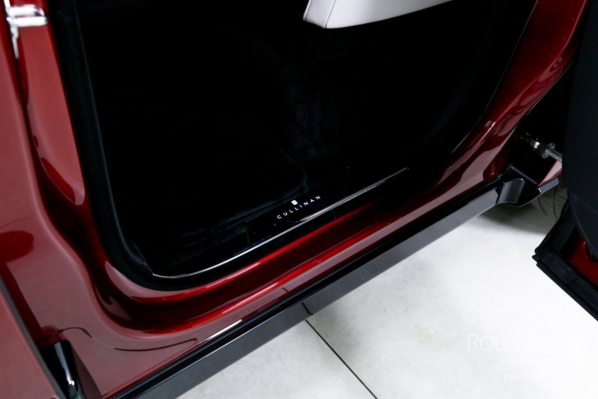 Certified 2025 Rolls-Royce Cullinan AWD/4WD image 22