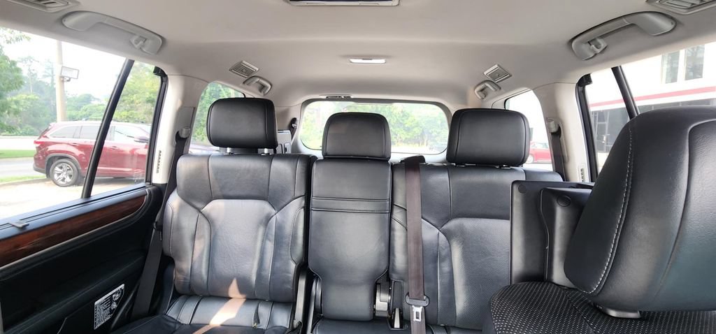 Used 2016 Lexus LX 570 4WD w/ Luxury Package image 11