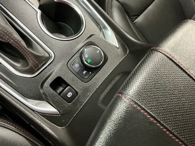 Used 2023 Chevrolet Traverse RS FWD image 22