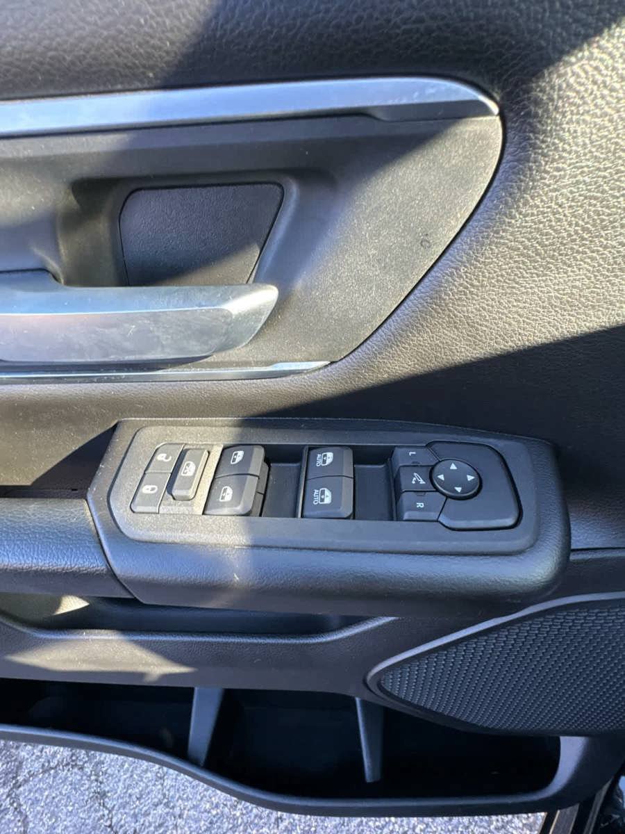 Used 2025 RAM 1500 Big Horn AWD/4WD image 24