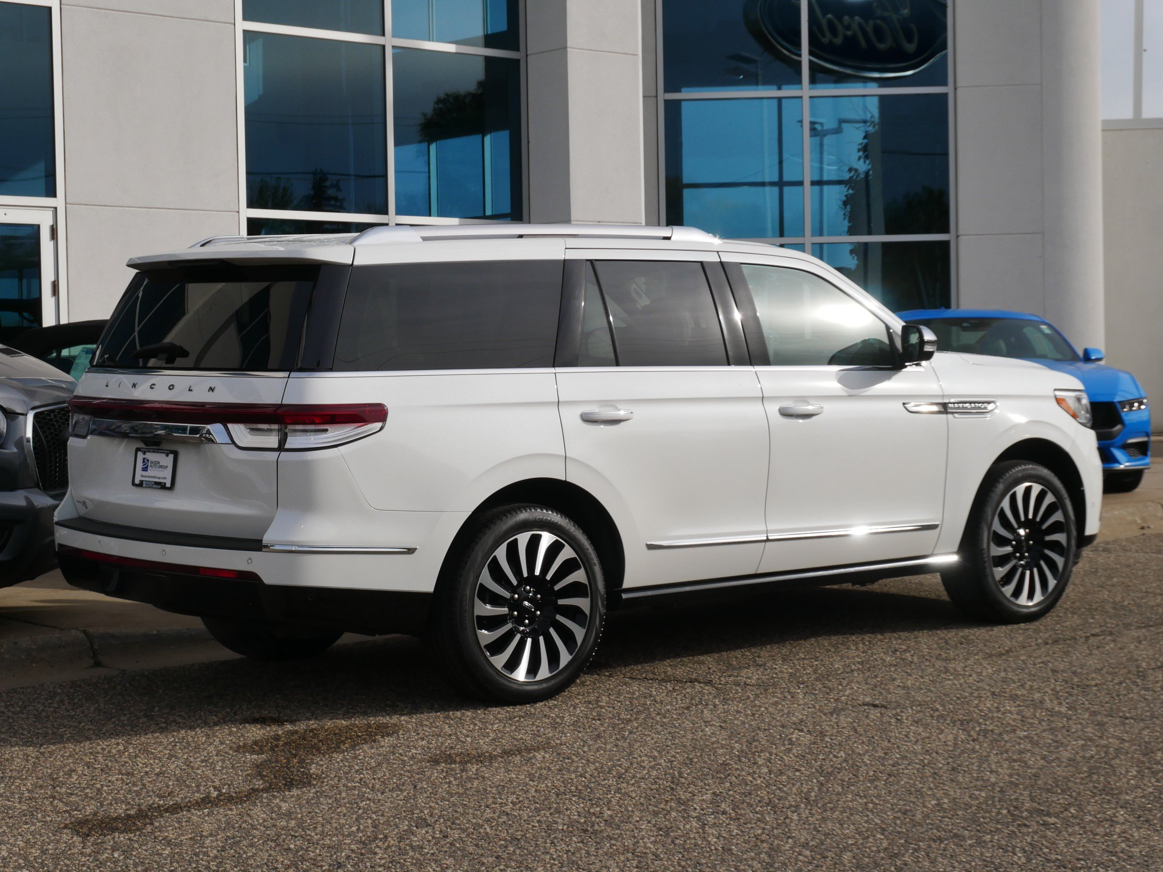 Used 2024 Lincoln Navigator Black Label AWD/4WD image 3