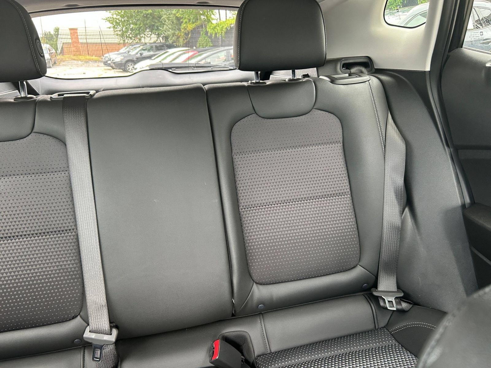 Used 2025 Chevrolet Trax LT w/ LT Convenience Package FWD image 32