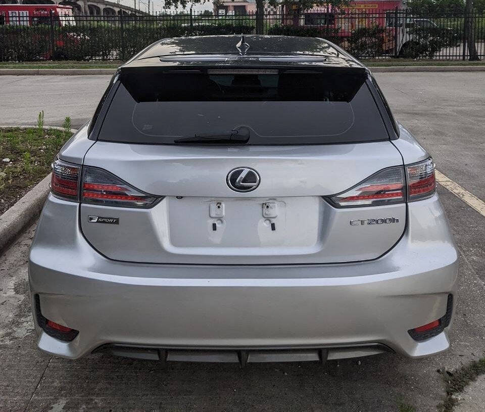 Used 2015 Lexus CT 200h w/ Navigation Package FWD image 4