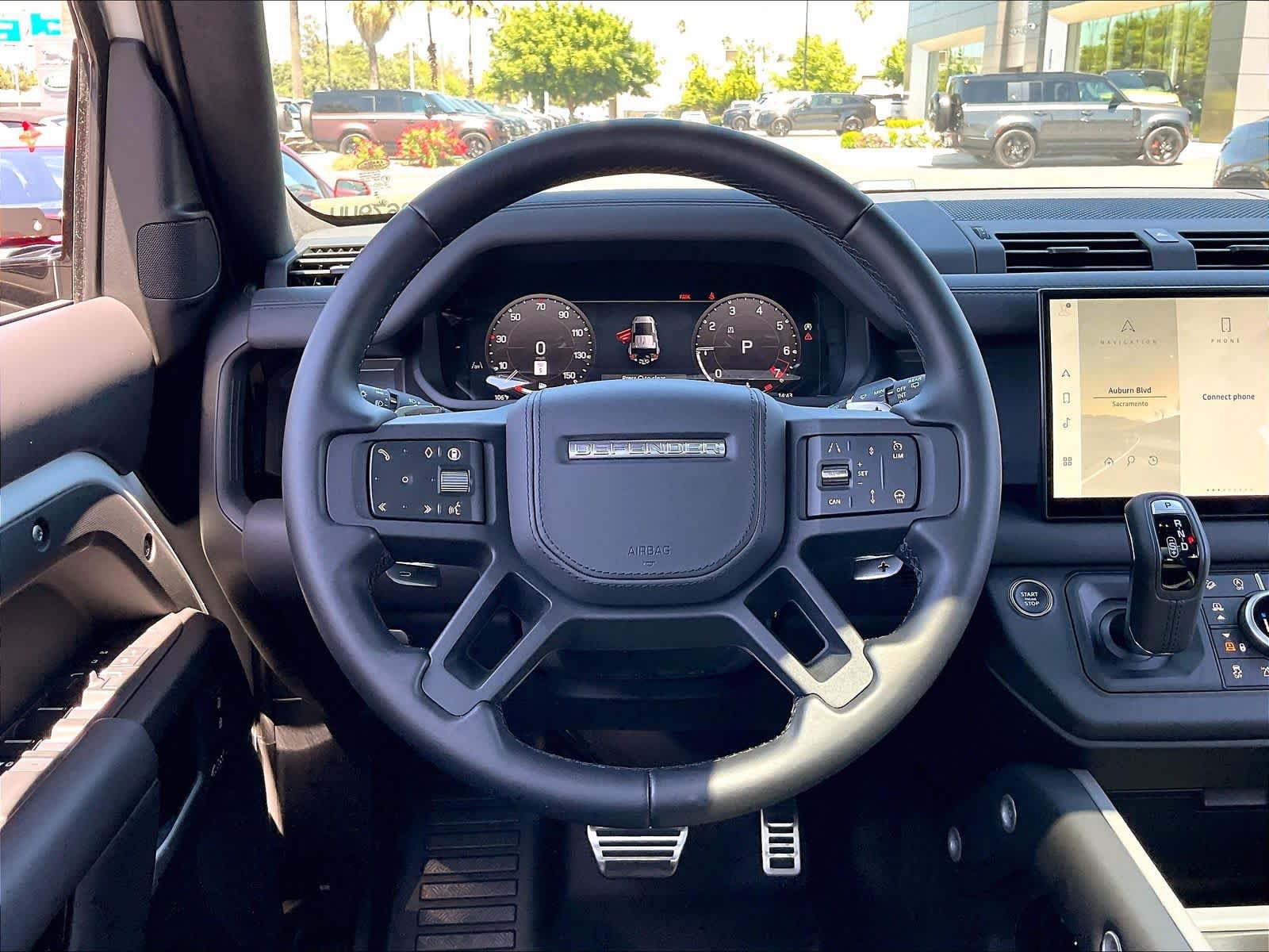 Used 2025 Land Rover Defender 110 V8 AWD/4WD image 5