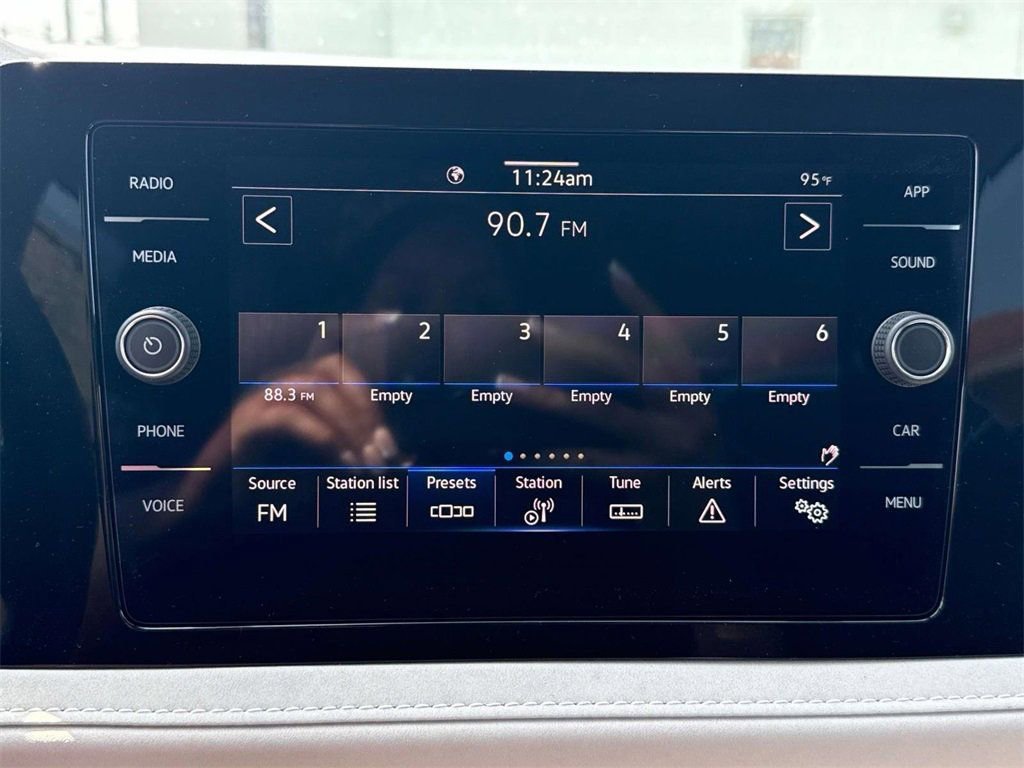 New 2025 Volkswagen Taos SE image 17