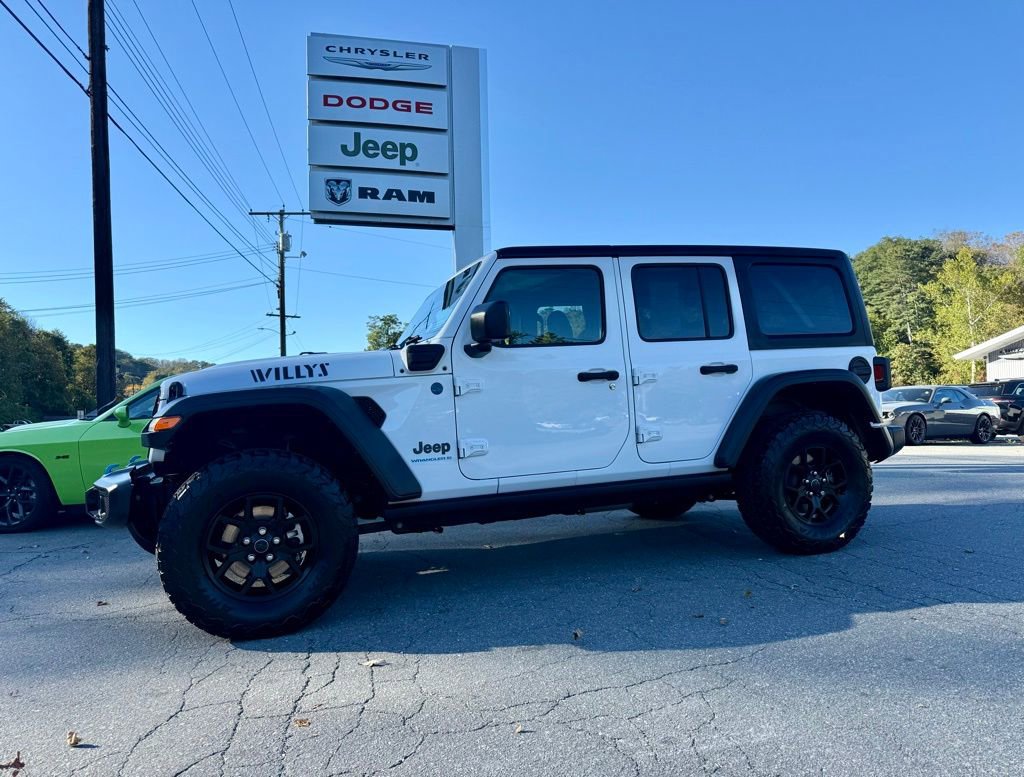 Used 2024 Jeep Wrangler Unlimited image 3