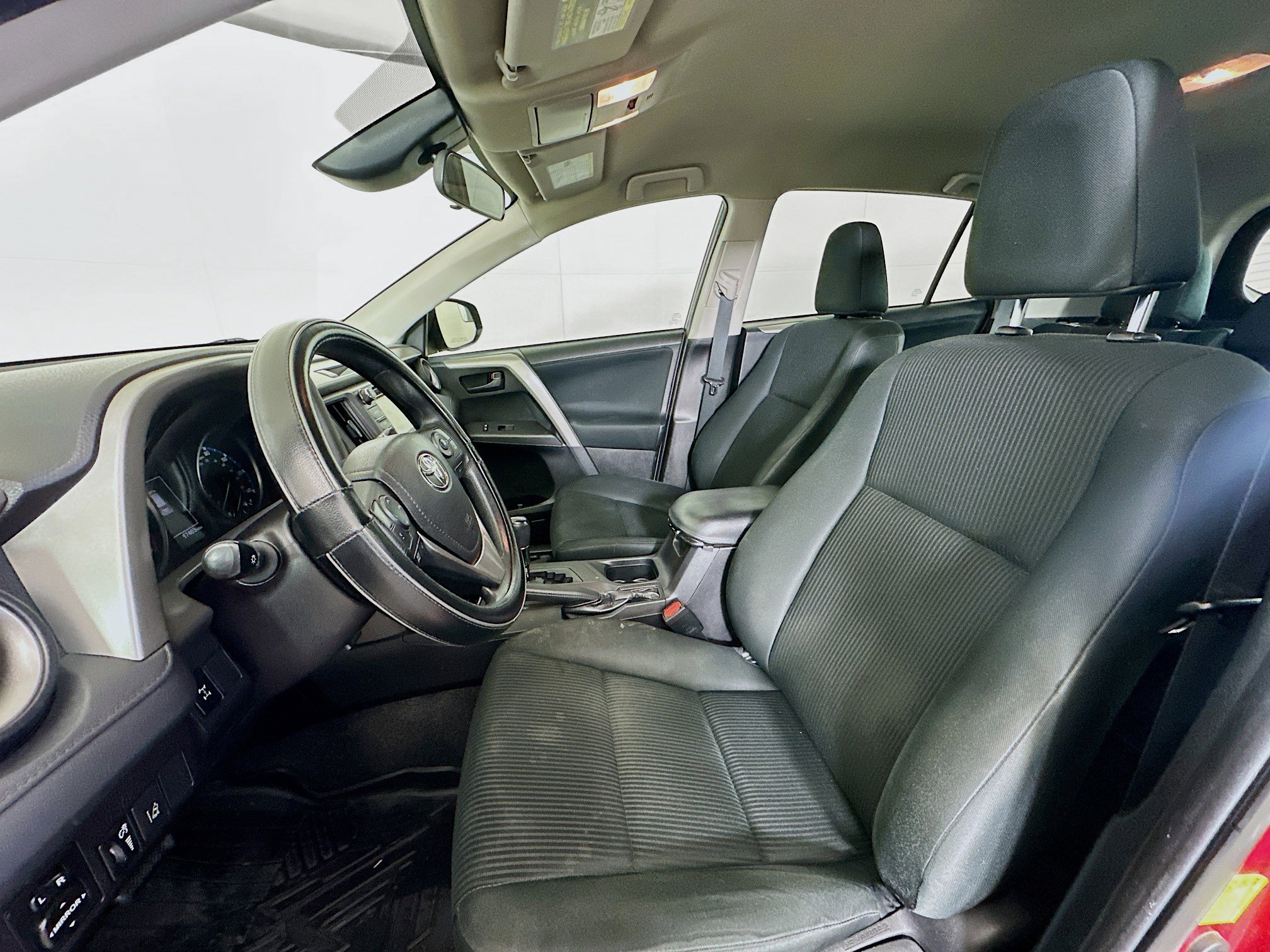 Used 2018 Toyota RAV4 LE w/ Carpet Mat Package image 13