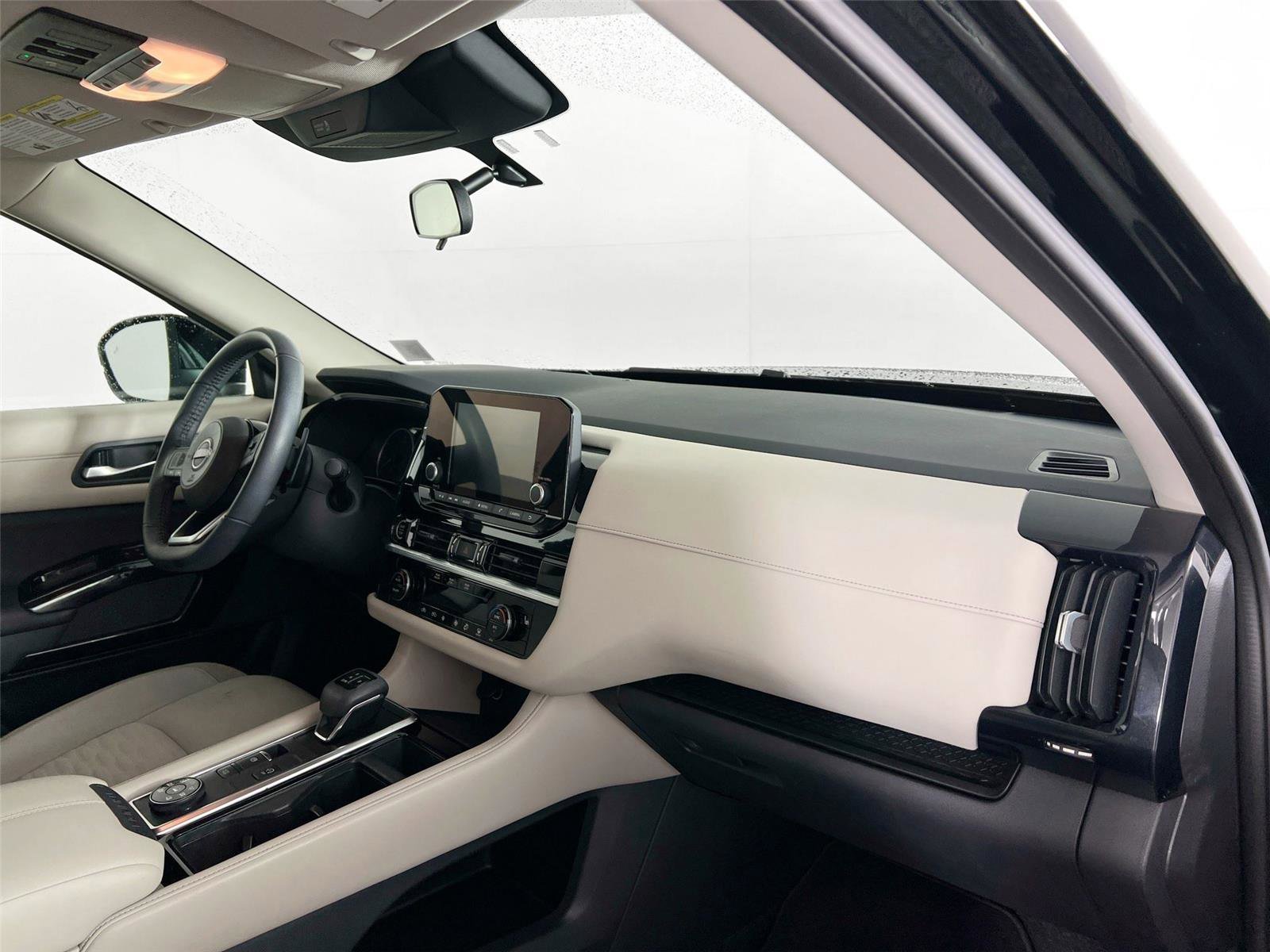 Used 2022 Nissan Pathfinder SV w/ SV Premium Package image 27