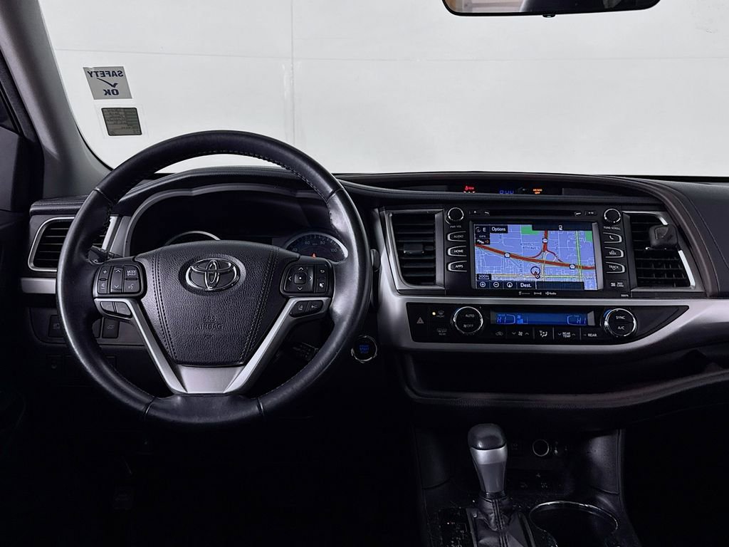 Used 2018 Toyota Highlander XLE AWD/4WD image 25