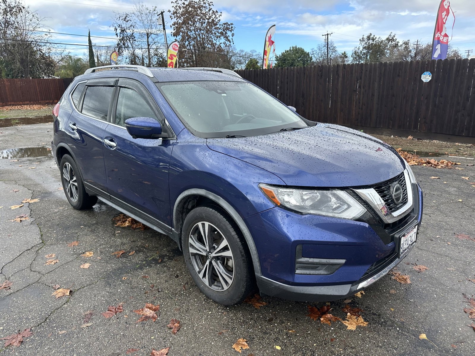 Used 2019 Nissan Rogue SV w/ Premium Package image 4