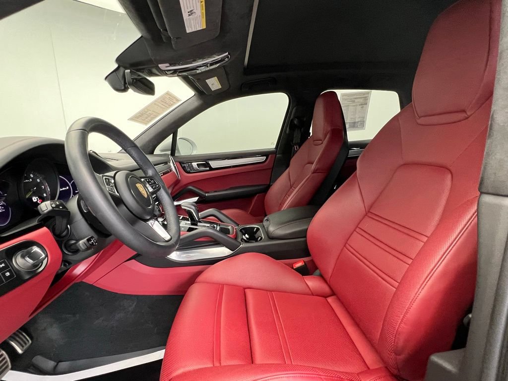 Certified 2023 Porsche Cayenne Turbo S AWD/4WD image 5
