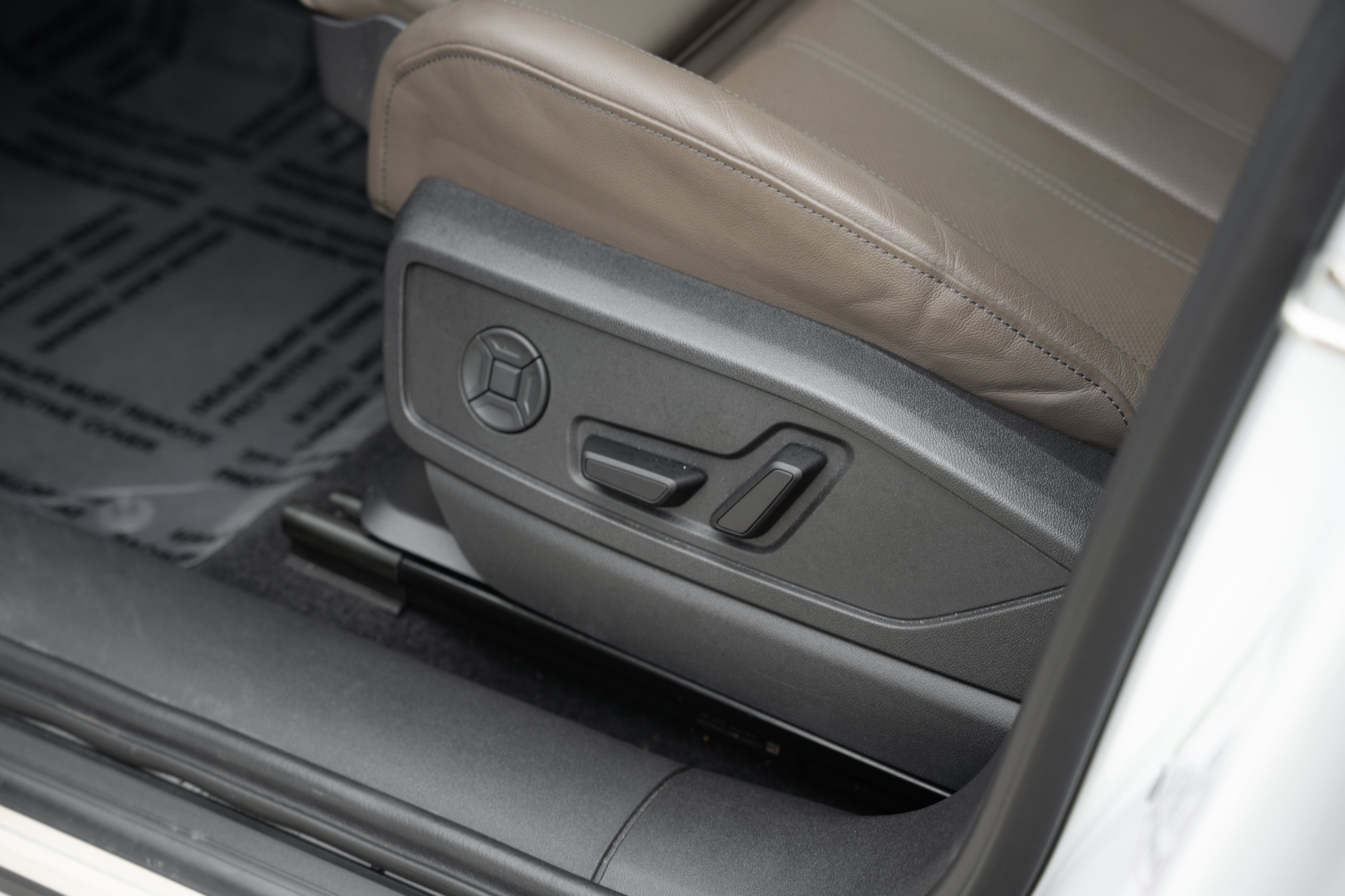 Certified 2025 Audi Q5 Premium w/ Premium Plus AWD/4WD image 17