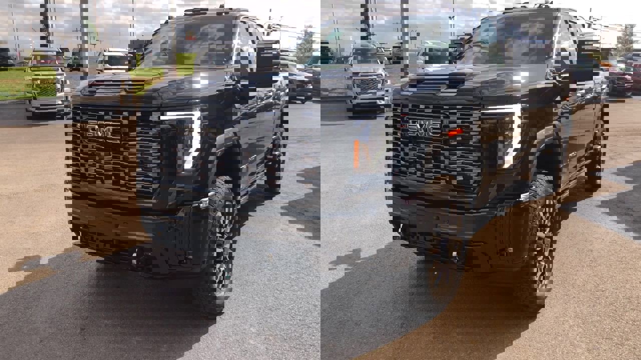 Used 2025 GMC Sierra 2500 Denali Ultimate image 2