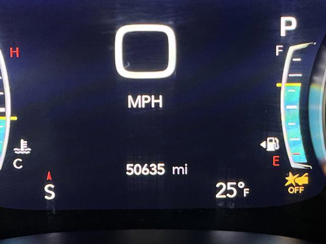 Used 2025 Chrysler Pacifica Limited image 6