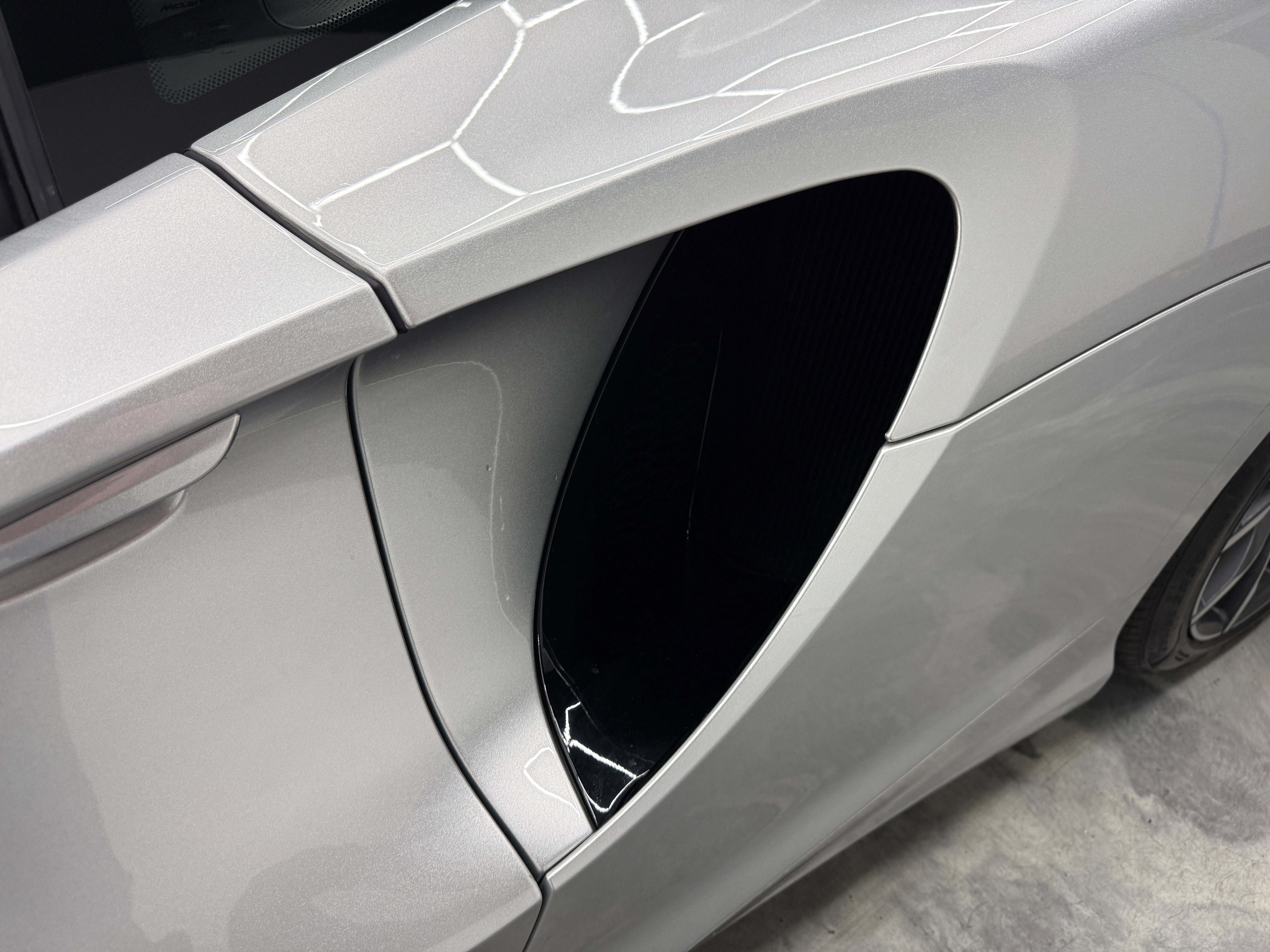 Used 2023 McLaren Artura image 15