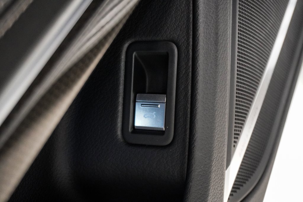 Used 2023 Audi S8 image 44