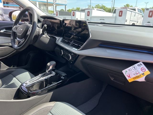 New 2026 Chevrolet Trax LT w/ Sunroof Package FWD image 30