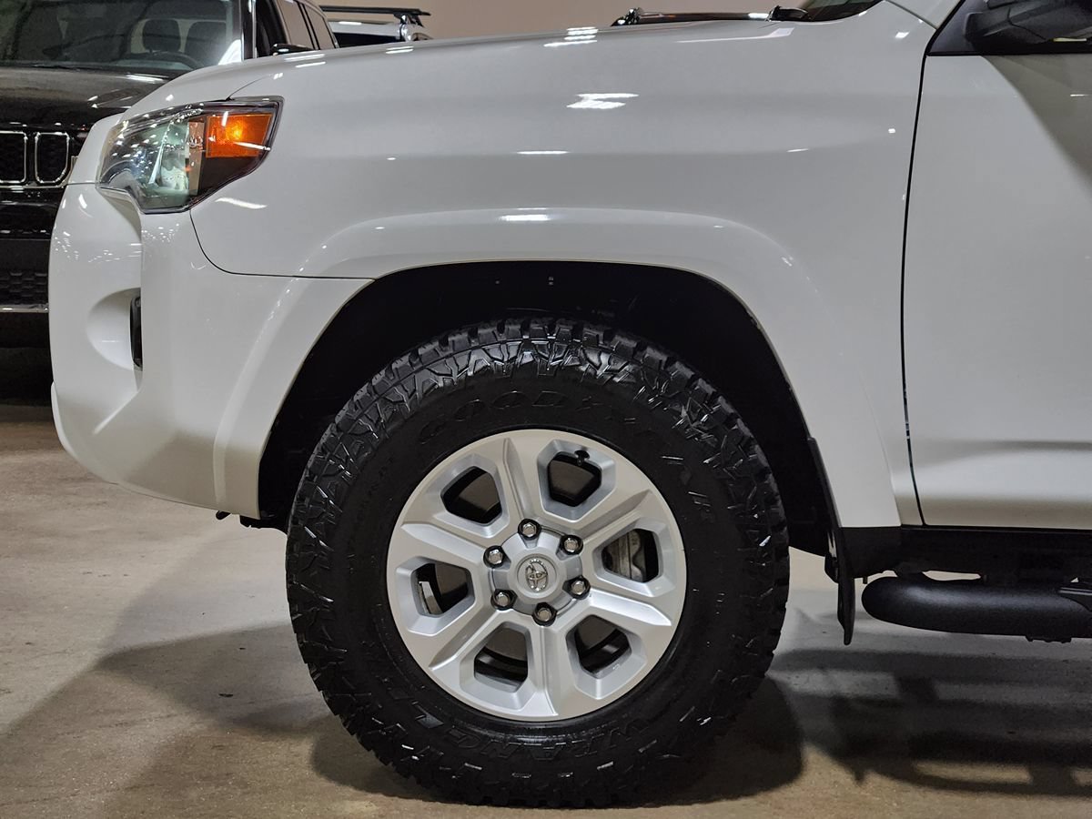 Used 2023 Toyota 4Runner SR5 AWD/4WD image 5