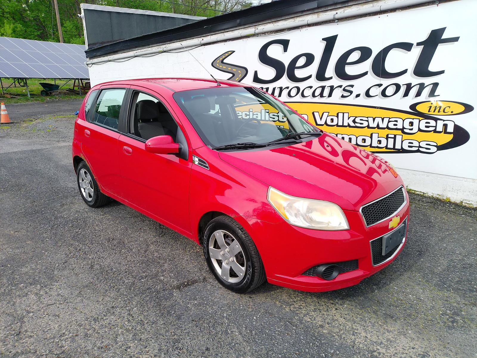 Used 2011 Chevrolet Aveo5 LT w/ Power and Convenience Package FWD image 2