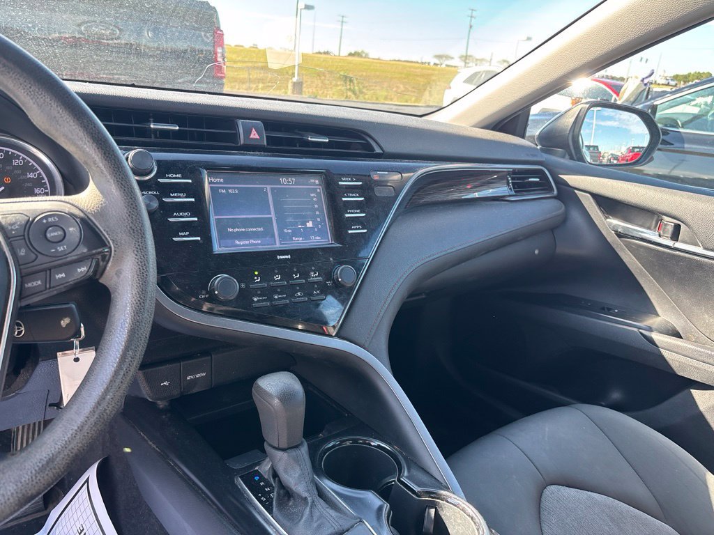 Used 2020 Toyota Camry LE FWD image 5