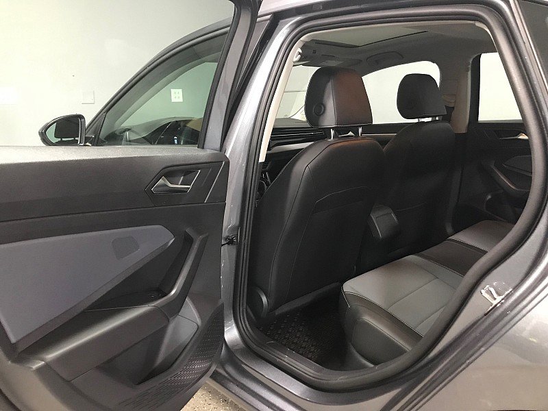 Used 2025 Volkswagen Jetta SE image 18