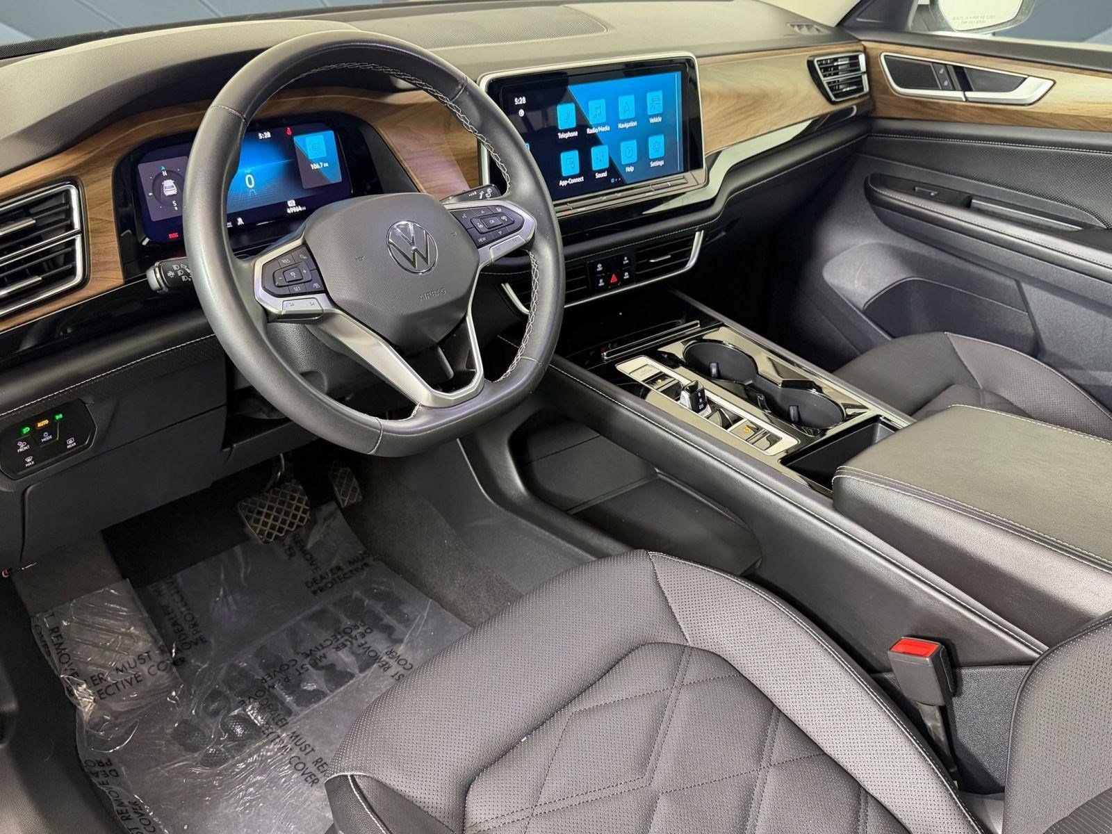 Used 2024 Volkswagen Atlas SE FWD image 4