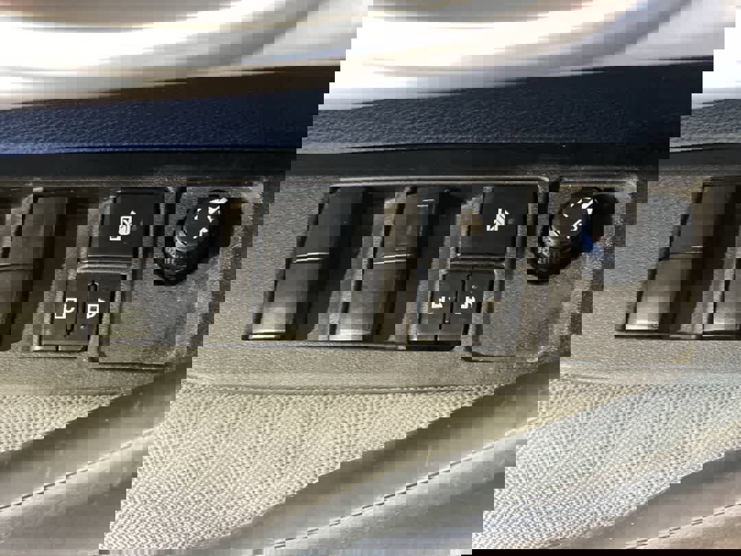 Used 2020 Toyota Corolla LE image 16