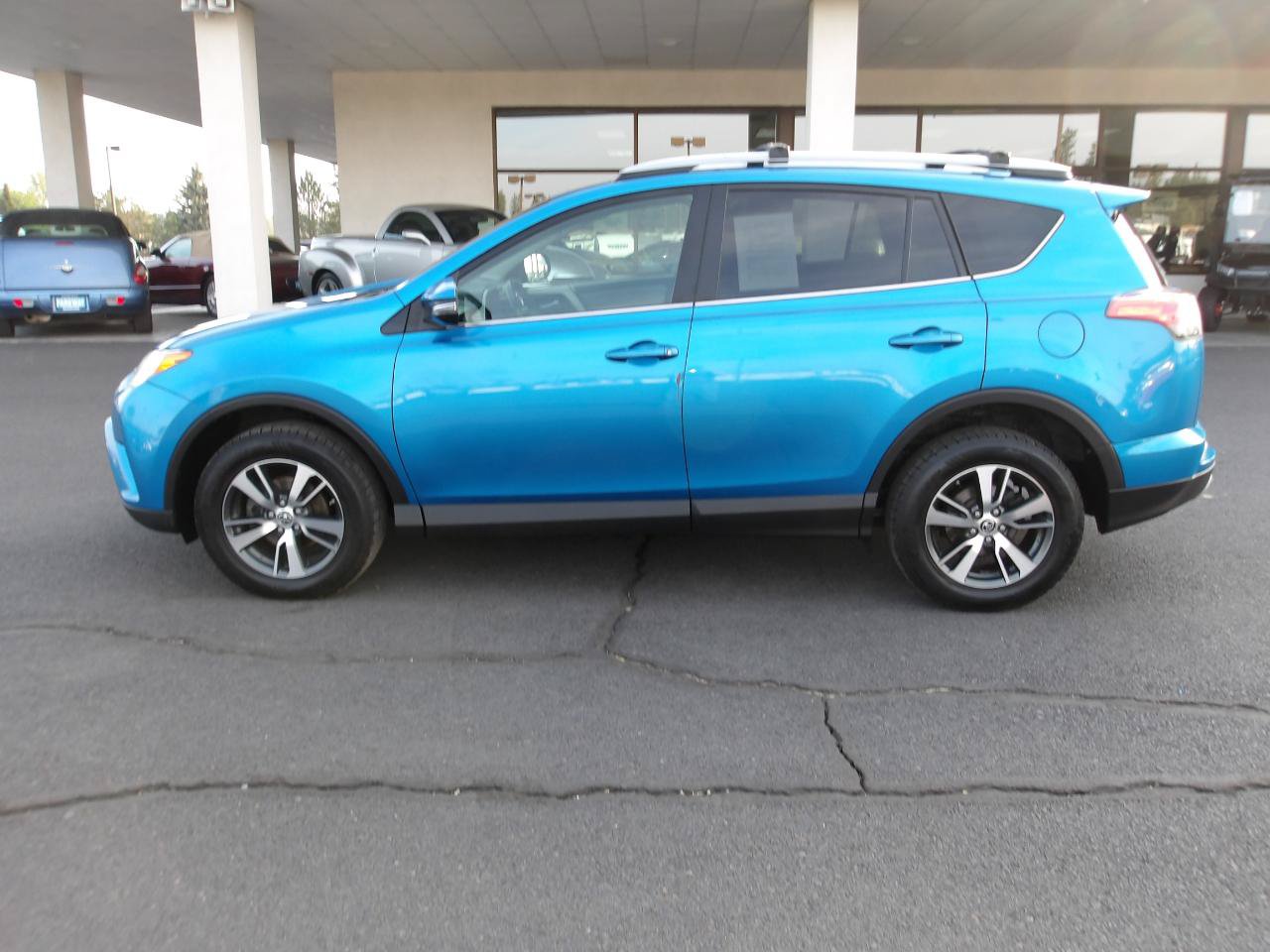 Used 2017 Toyota RAV4 XLE w/ All Weather Liner Package AWD/4WD image 2