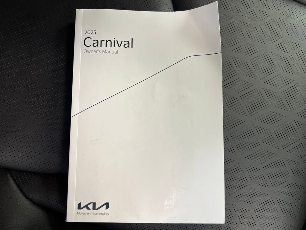 Used 2025 Kia Carnival image 31