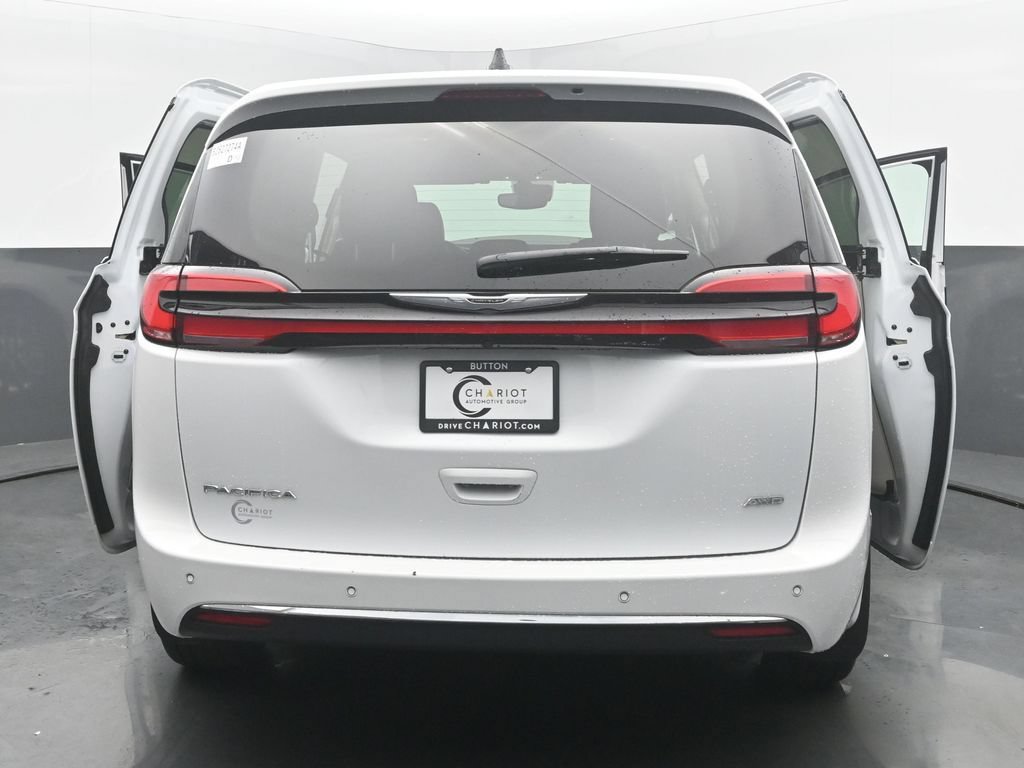Used 2023 Chrysler Pacifica Touring-L AWD/4WD image 64