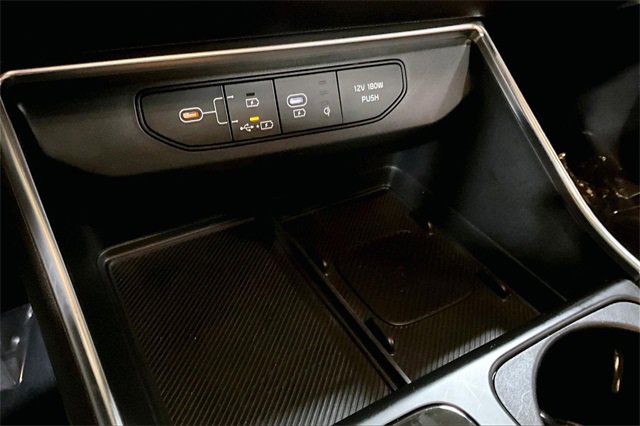 Used 2025 Kia Carnival EX image 25