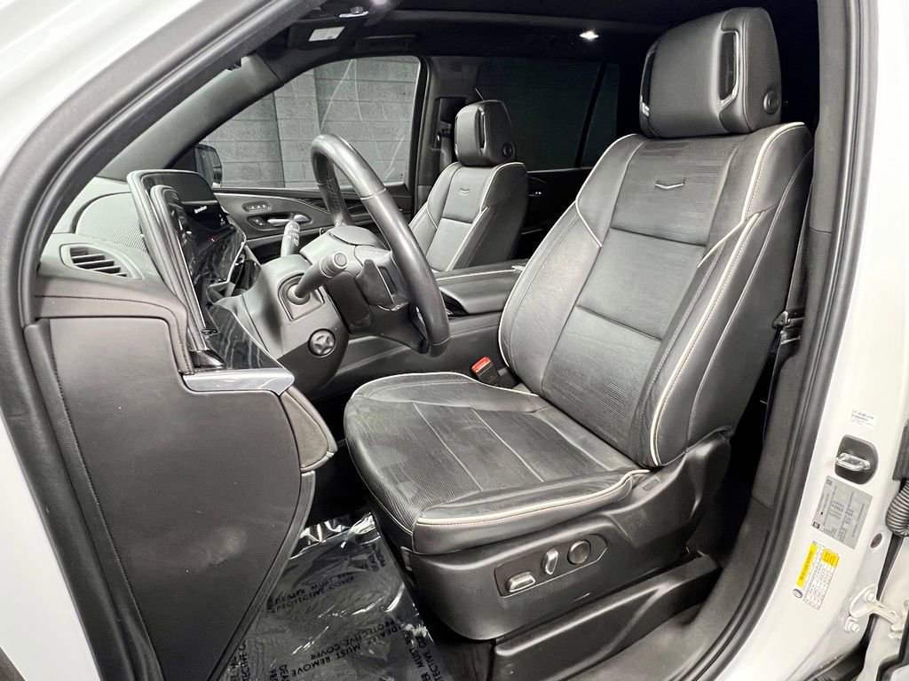 Used 2023 Cadillac Escalade Sport w/ LPO, ONYX Package AWD/4WD image 3