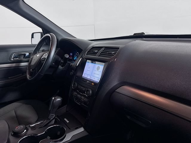 Used 2018 Ford Explorer XLT AWD/4WD image 30