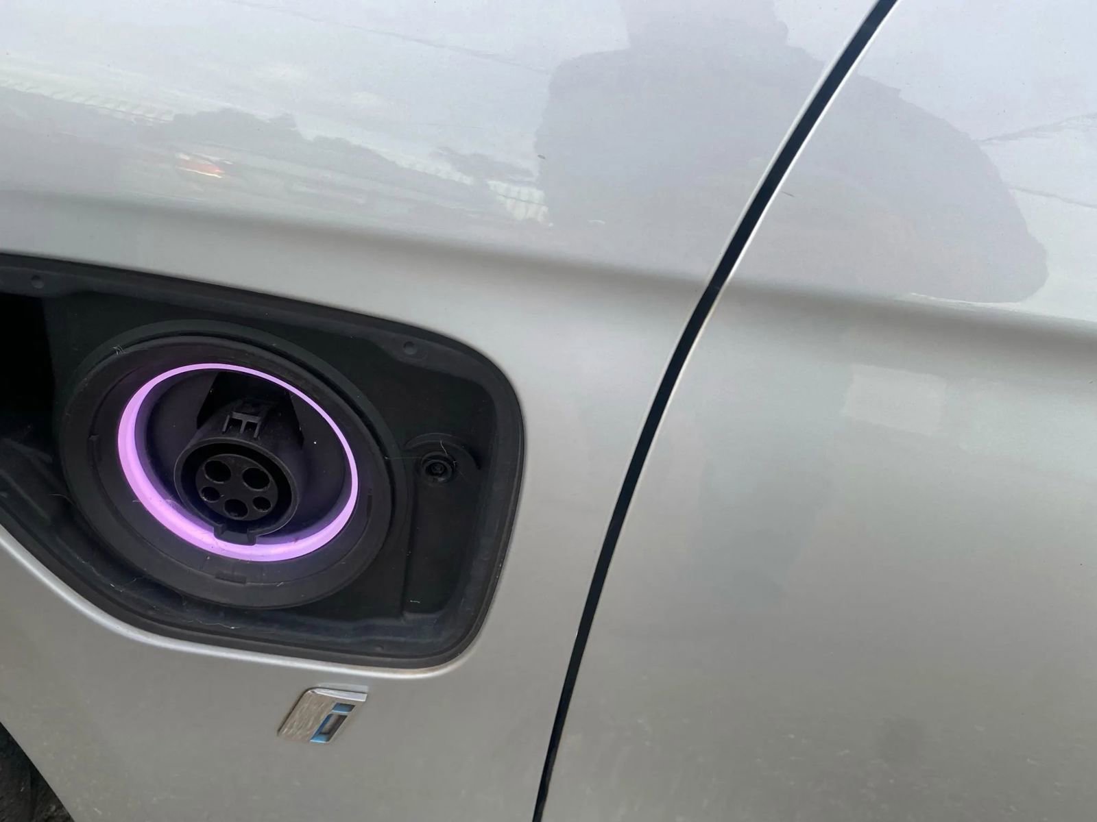 Used 2017 BMW 330e w/ Driver Assistance Package RWD image 6