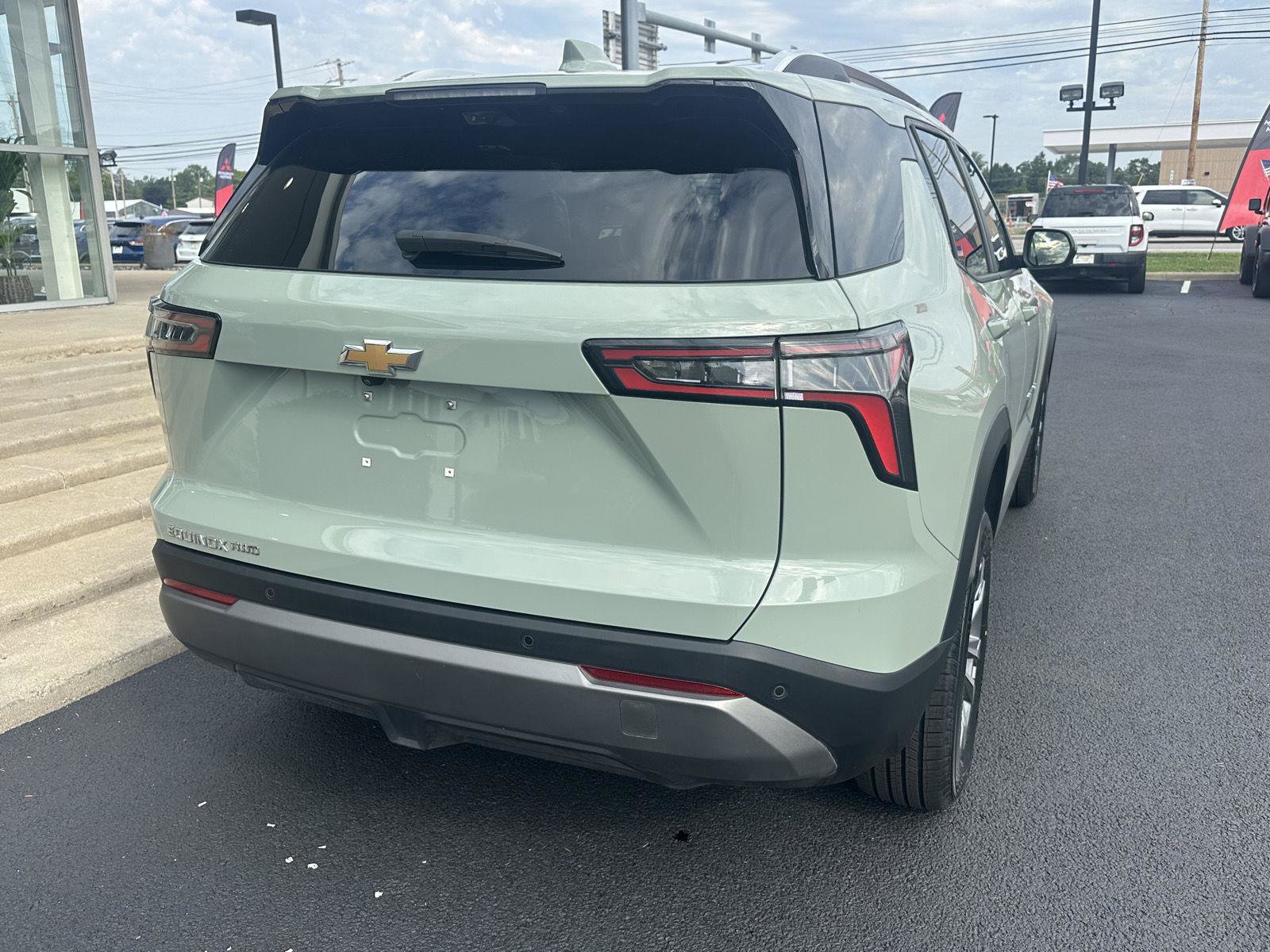 Used 2025 Chevrolet Equinox LT w/ Convenience Package II AWD/4WD image 10