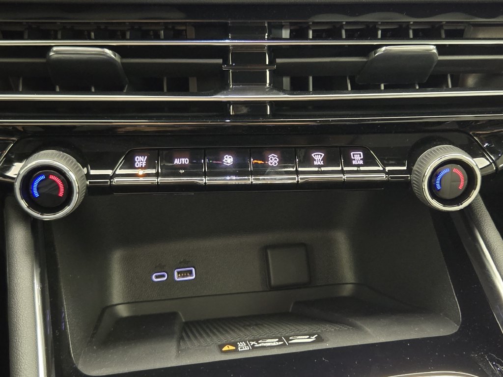 New 2026 Chevrolet Traverse LT w/ Midnight/Sport Edition FWD image 20