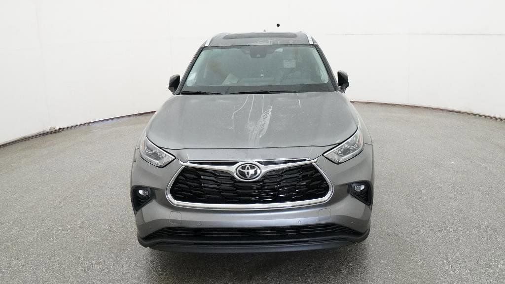 Certified 2026 Toyota Highlander Limited AWD/4WD image 27
