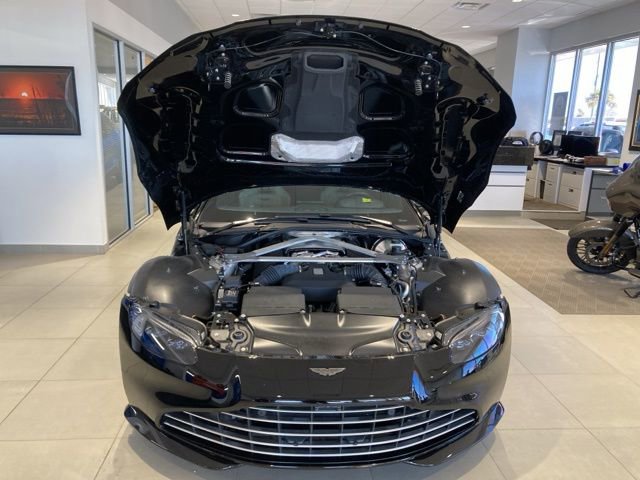 Used 2023 Aston Martin V8 Vantage Roadster image 21