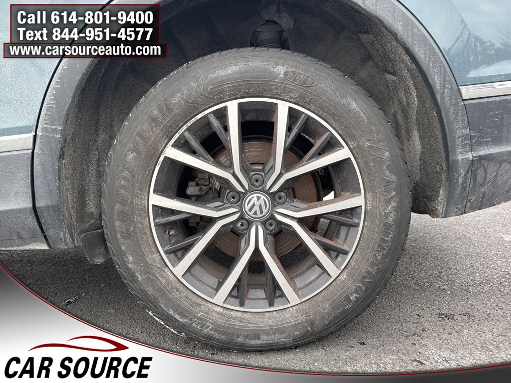 Used 2021 Volkswagen Tiguan SE w/ Panoramic Sunroof Package image 23