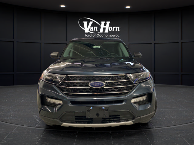 Used 2022 Ford Explorer XLT w/ Equipment Group 202A AWD/4WD image 2