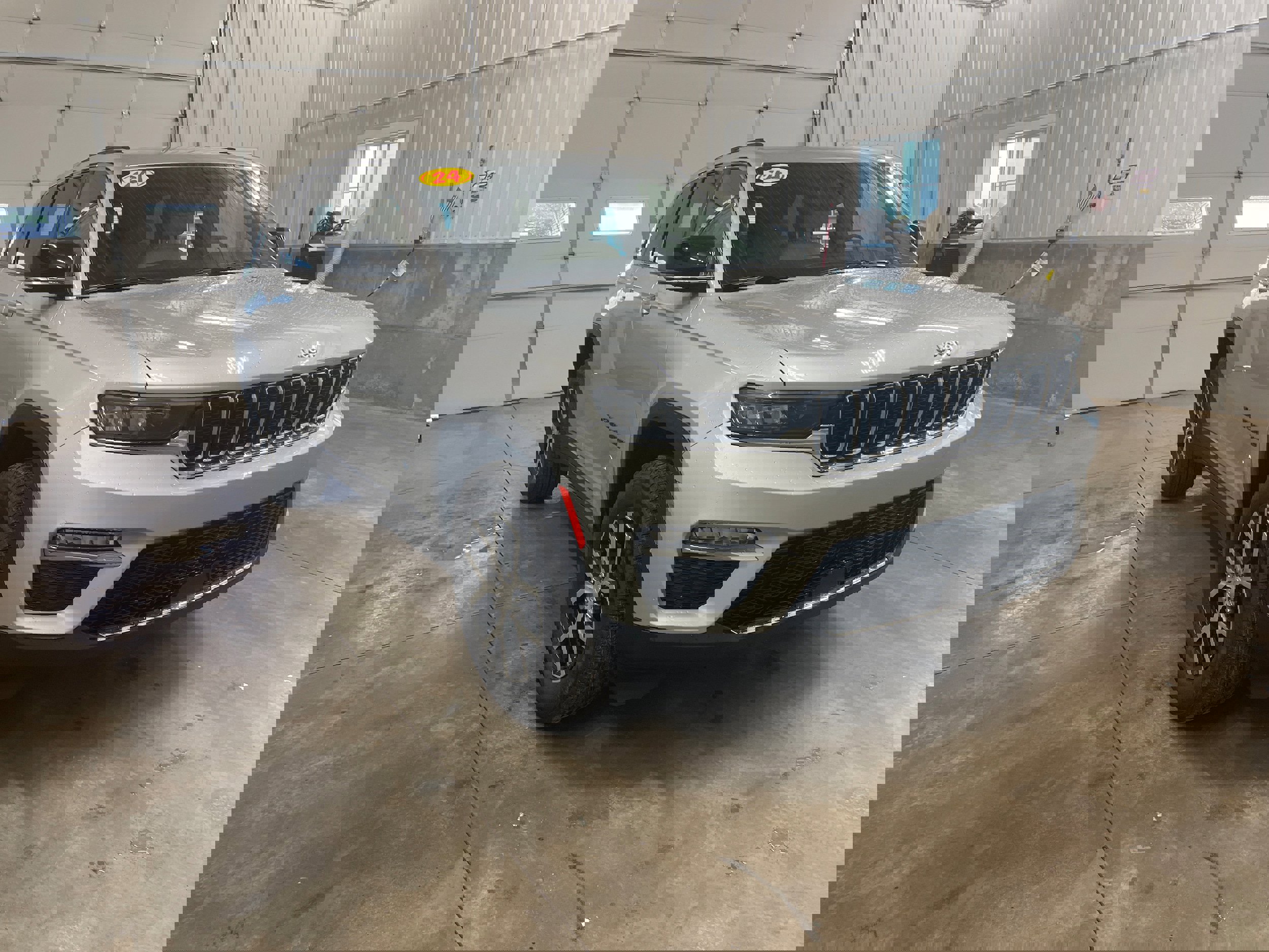 Used 2024 Jeep Grand Cherokee Limited image 7