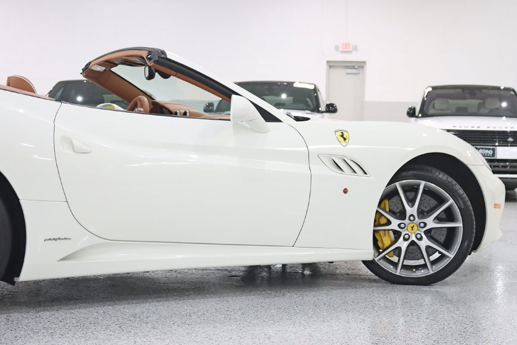 Used 2011 Ferrari California RWD image 13