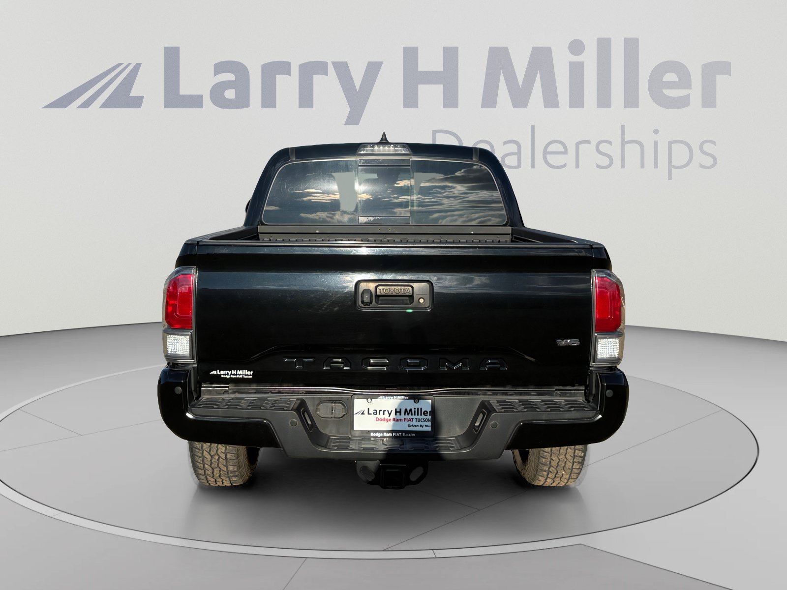 Used 2022 Toyota Tacoma TRD Off-Road w/ Technology Package AWD/4WD image 4